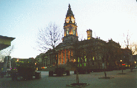 [Looking from Hotel Street to the town hall]